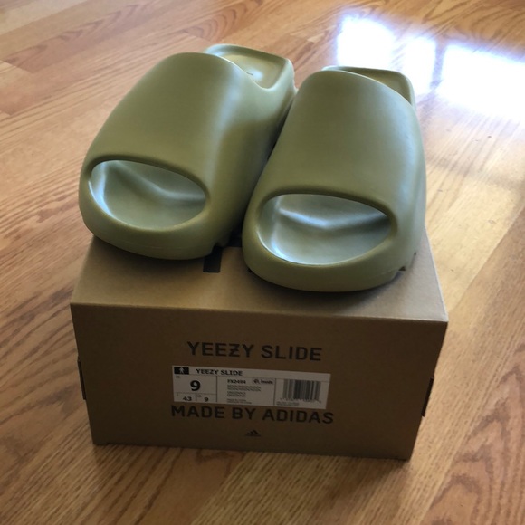 yeezy slides 11